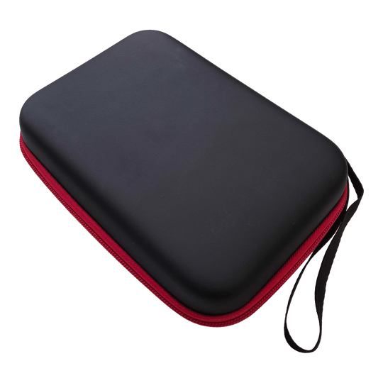 Pouzdro na šipky McDart System-4 Auf dem Bild ist ein Dartcase in Schwarz abgebildet. Das Etui dient zum sicheren Transport von Dart-Pfeilen.