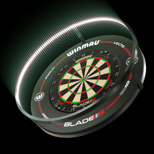 Das Bild zeigt das Winmau Plasma LED Beleuchtung und Surround Bundle mit einer beleuchteten Dartscheibe. Die LED-Leiste sorgt für optimale Ausleuchtung und ein modernes Design.