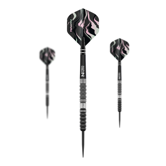 Šipky Red Dragon Paradym Tapered Steel Auf dem Bild sind drei Red Dragon Paradym Tapered Steeldarts zu sehen. Die Darts haben ein schwarzes Design mit silbernen Akzenten und gemusterten Flights.