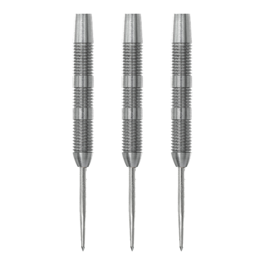 Das Bild zeigt drei McDart Spectre V4 Steeldart Barrels mit einem Gewicht von 22g. Die silbernen Barrels haben eine präzise Riffelung für besseren Halt.