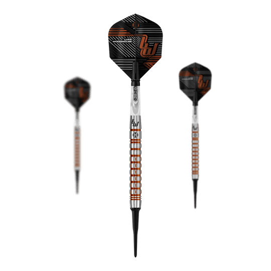 Harrow's Luke Woodhouse Series 2 měkké šipky - 18g Das Bild zeigt die Harrows Luke Woodhouse Series 2 Softdarts mit einem Gewicht von 18g. Die Darts haben ein silbernes Barrel mit orangenen Akzenten und schwarzen Flights.