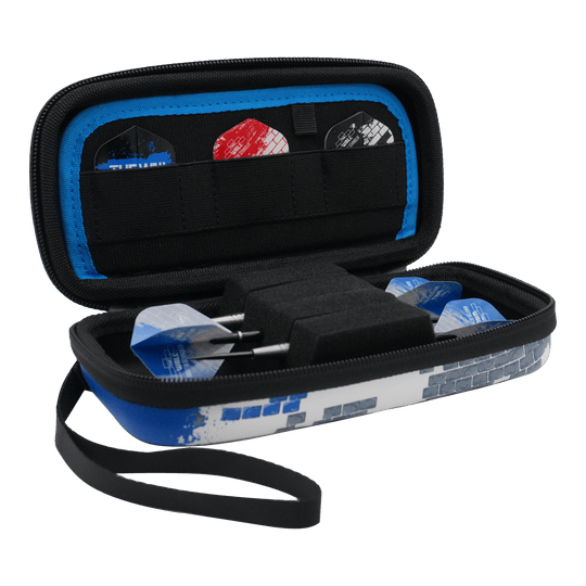 Pouzdro na šipky Bulls Orbis S Martin Schindler Das Bild zeigt ein geöffnetes Dartcase mit mehreren Darts und Flights darin. Das Etui ist blau-weiß und trägt das Design des Bulls Orbis S Martin Schindler Dartcase.