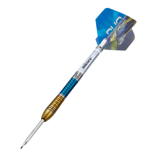 Auf dem Bild ist ein Unicorn Gary Anderson Duo Phase 6 Steeldart zu sehen. Der Dart hat ein farbiges Design mit goldenen und blauen Akzenten sowie einer blauen Flightscheibe.