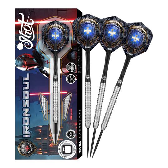 Das Bild zeigt das Produkt "Shot Future Knights Ironsoul Steeldarts" mit einer futuristischen Verpackung. Drei silberne Steeldarts mit blauen Flights sind neben der Verpackung abgebildet.