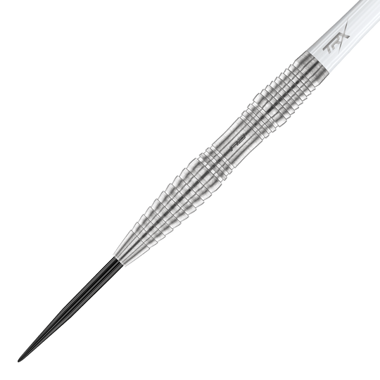 Das Bild zeigt einen Red Dragon Seren 3 Pure Steeldart. Der Dartpfeil ist silberfarben und hat ein gerilltes Griffdesign.