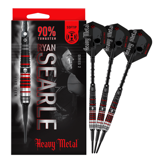 Měkké šipky Harrow's Ryan Searle Heavy Metal Series 2 Das Bild zeigt die "Harrows Ryan Searle Heavy Metal Series 2 Softdarts" mit einer Verpackung und drei Darts. Die Darts bestehen zu 90 % aus Wolfram und haben ein schwarzes und rotes Design mit Totenkopf-Motiv.