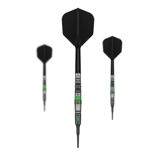 Šipky Target Japan Black Marque Lightning 3x měkké - 19g Das Bild zeigt drei Softdarts des Modells "Target Japan Black Marque Lightning 3" mit einem Gewicht von 19g. Die Darts sind schwarz-silbern mit grünen Akzenten gestaltet.