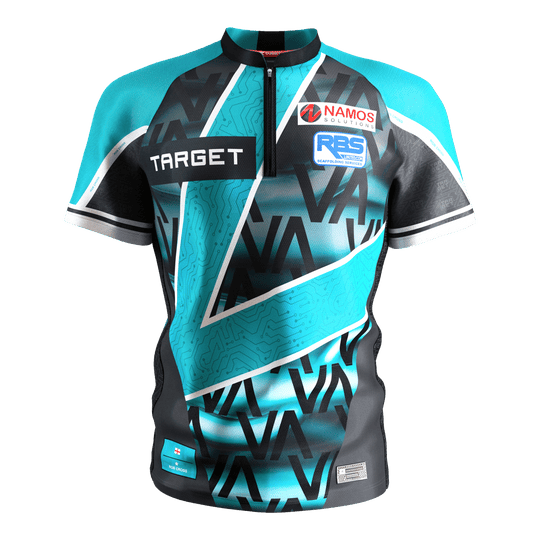 Dies ist das Target Coolplay Rob Cross 2025 Dartshirt. Das Shirt hat ein modernes Design in Türkis, Schwarz und Weiß mit mehreren Sponsorenlogos auf der Vorderseite.