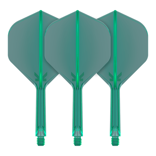 Standardní letový systém Target K-Flex No2 - zelený Das Bild zeigt drei grüne Dartflights mit angebauten Schäften. Sie sind gleichmäßig angeordnet und weisen ein schlichtes, modernes Design auf.