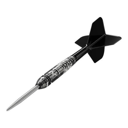 Ocelové šipky Target Japan Black Marque Chaos 2 SP Das Bild zeigt einen Target Japan Black Marque Chaos 2 SP Steeldart. Der Dart hat ein elegantes, schwarzes Design mit präzisen Rillen am Griff.