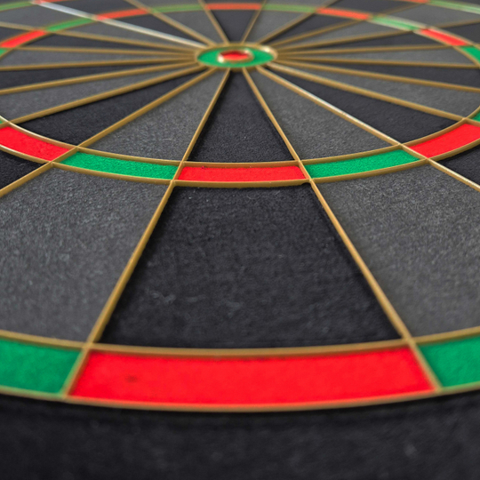Ocelový terč Bulls NL Advantage Black Edition Hier findet sich eine weitere Ansicht des BullsNL Advantage Black Edition Steeldartboards. Das Produkt ist von einer anderen Seite präsentiert.