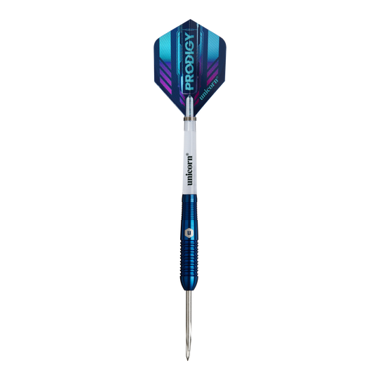 Šipky Unicorn Prodigy 02 Torpedo steel Das Bild zeigt einen Unicorn Prodigy 02 Torpedo Steeldart. Der Dartpfeil hat blaue und silberne Farben mit einer spitzen Metallspitze und einem modernen Flight-Design.