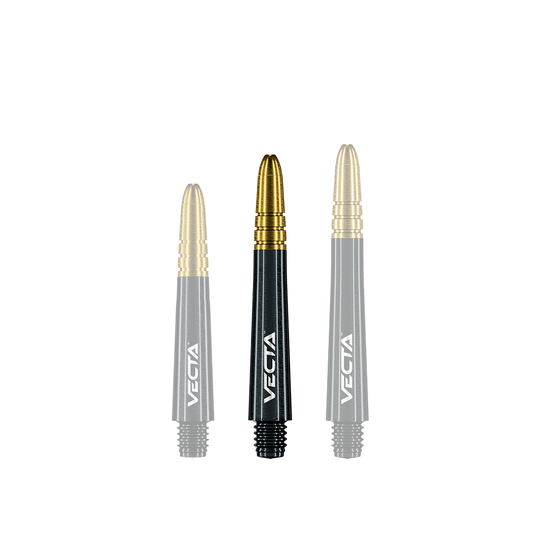 7025-409_Winmau_Vecta_Shafts_Schwarz_Gold_37mm_1 Auf dem Bild sind drei Dart-Schäfte in Schwarz-Gold zu sehen. Sie haben die Aufschrift "VECTA" und sind unterschiedlich lang.