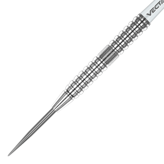 Šipky Winmau Willie O'Connor ocelové - 23g Das Bild zeigt einen silbernen Winmau Willie OConnor Steeldart mit einem Gewicht von 23g. Der Dartpfeil hat eine strukturierte und geriffelte Oberfläche für besseren Halt.