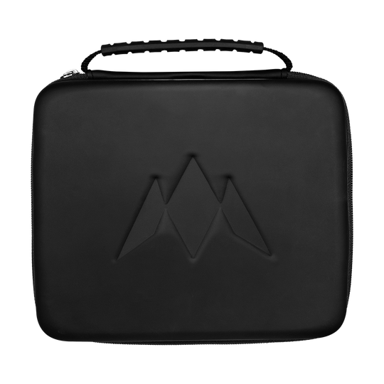 Eine Nahaufnahme eines schwarzen Dart-Wallets ist abgebildet. Das Wallet bietet Platz für Darts und Zubehör.