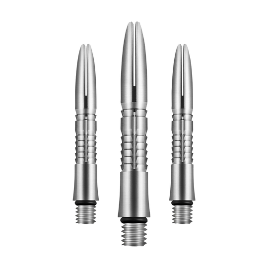Titanové hřídele Shot Mako Auf dem Bild sind drei silberne Dartschäfte aus Titan zu sehen. Sie haben ein gerilltes Design und ein Schraubgewinde am unteren Ende.