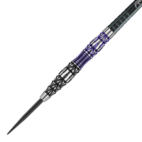 Ocelové šipky Winmau Simon Whitlock Special Edition 2020 Das Bild zeigt einen Winmau Simon Whitlock Special Edition 2020 Steeldart. Der Dart hat ein auffälliges Design mit schwarzen, silbernen und violetten Elementen am Griff.
