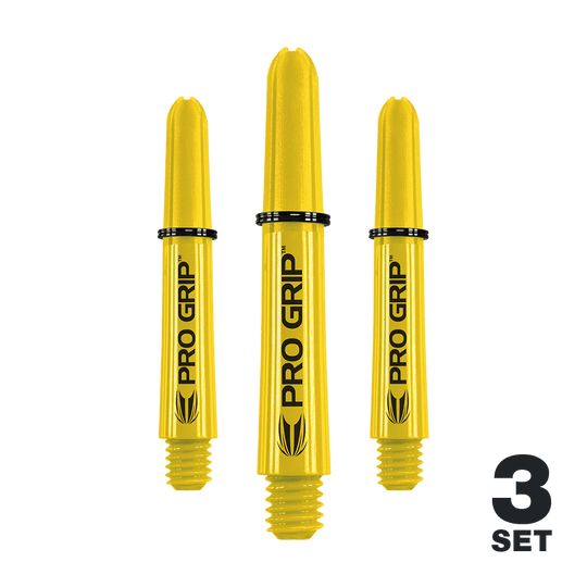 Target Pro Grip Shafts – 3 sady – žlutá Auf dem Bild sind drei gelbe Dartschäfte mit der Aufschrift "PRO GRIP" zu sehen. In der rechten unteren Ecke steht "3 SET".