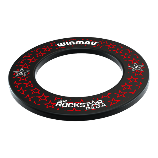 Der Winmau Joe Cullen Dartboard Surround ist ein schwarzer Dartboard-Ring mit roten Sternmotiven. Auf dem Surround sind die Schriftzüge "WINMAU" und "Joe Rockstar Cullen" zu sehen.