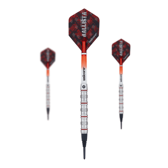 Šipky Unicorn Ballista Style 4 měkké Das Bild zeigt drei Softdarts des Modells "Unicorn Ballista Style 4". Die Darts haben rote Flights mit der Aufschrift "BALLISTA" und silberne Schäfte.