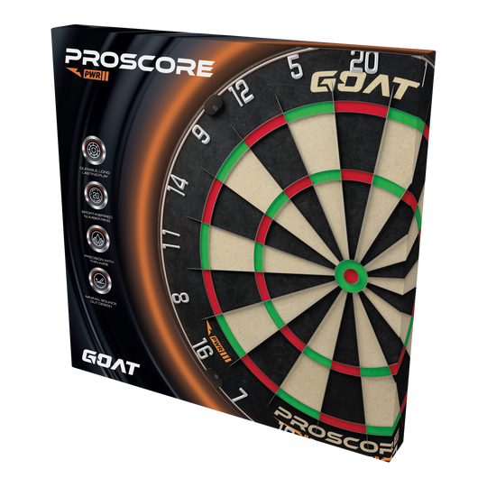 Ocelový terč GOAT Proscore PWR Die Abbildung zeigt das Produkt „GOAT Proscore PWR Steeldartboard“ in seiner Verpackung. Auf der Box sind das Dartboard und verschiedene Produkthighlights sichtbar.