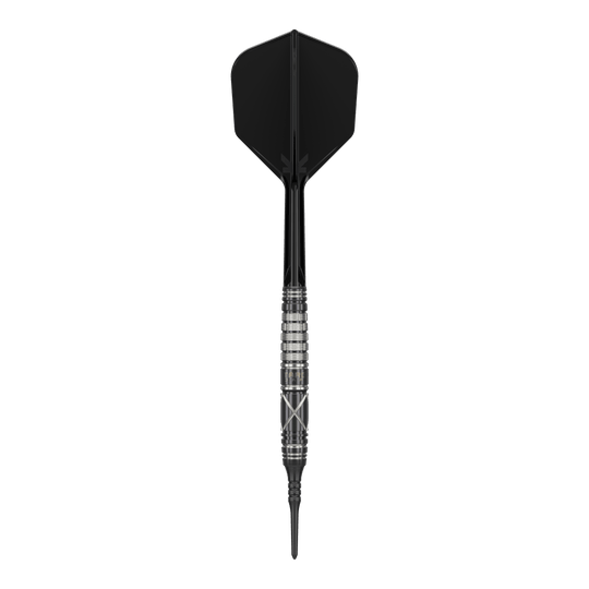 Šipky Target Japan Black Marque Chaos 2 Soft - 19g Das Bild zeigt einen Softdart namens "Target Japan Black Marque Chaos 2" mit einem Gewicht von 19 Gramm. Der Dart hat ein elegantes, schwarzes Design mit silbernen Akzenten am Griff.
