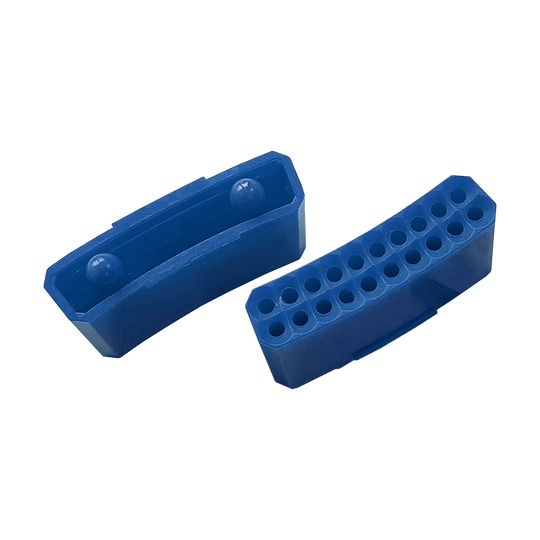 Das Bild zeigt zwei blaue Ersatzfelder für das Produkt "Granboard 132". Eines der Felder hat kleine Löcher, das andere eine glatte Oberfläche mit zwei runden Erhebungen.