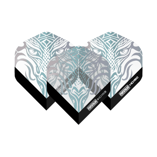 Pentathlon HD150 Metalicky čiré standardní letky Das Bild zeigt die Pentathlon HD150 Metallic Clear Standard Flights mit einem stilisierten, tierischen Gesichtsmuster. Die Flights sind größtenteils durchsichtig mit silbernen und metallischen Akzenten sowie schwarzem Rand unten.