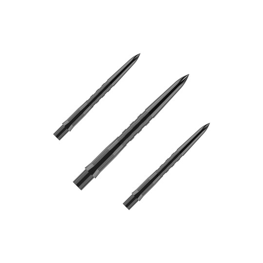 Das Bild zeigt drei schwarze, gerillte Steeldartspitzen, die parallel zueinander liegen. Die Spitzen sind spitz zulaufend und haben eine glänzende Oberfläche.