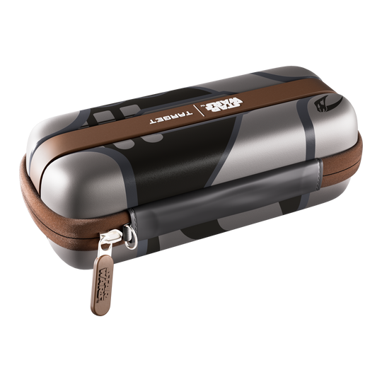 Das Bild zeigt das Target Star Wars Boa Dartcase - Mandalorian. Es handelt sich um ein Dartetui mit einem Star Wars Mandalorian Motiv.