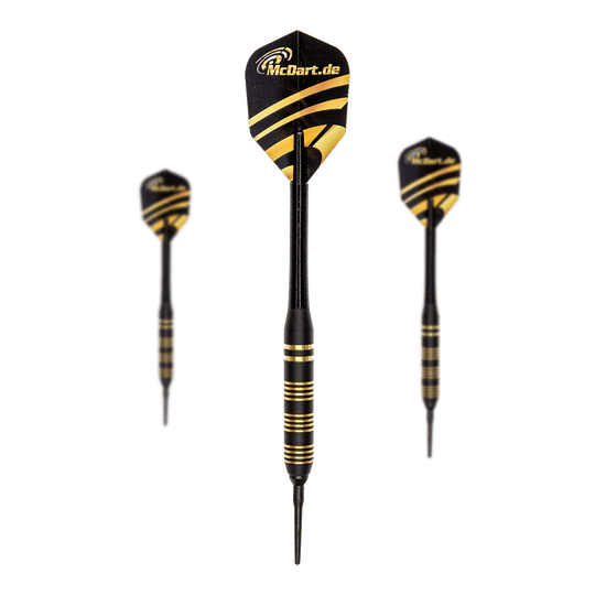 Královské softdarts - 17g Das Bild zeigt drei Royal Softdarts mit einem Gewicht von 17g. Die Darts sind schwarz mit goldenen Ringen und haben Flights mit dem Logo "McDart.de".