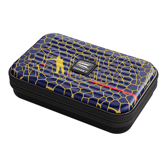 Pouzdro na šipky Target Takoma Josh Rock XL Das Bild zeigt das Produkt "Target Takoma Josh Rock XL Dartcase". Das Dartcase hat ein blaues Design mit gelben Linien und einem roten Streifen sowie ein zentrales "Target"-Logo.
