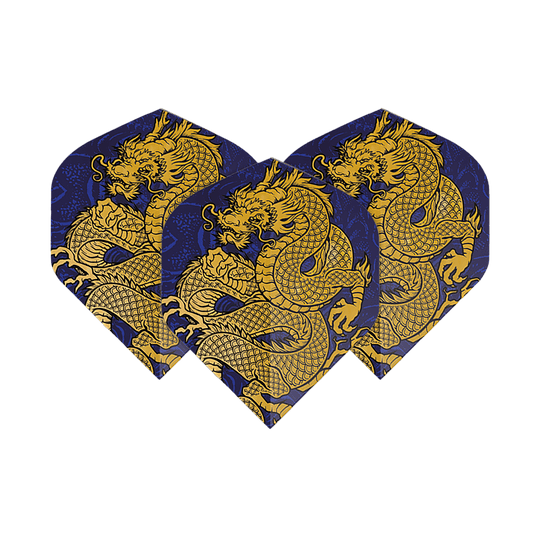 Pentathlonové lety Dragon blue Auf dem Bild sind drei Dartflights mit einem auffälligen goldenen Drachendesign auf dunkelblauem Hintergrund zu sehen. Es handelt sich um die "Pentathlon Dragon 4 Standard Flights".