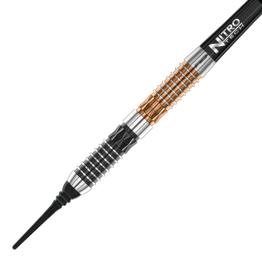 Měkké šipky Red Dragon Panterra - 20g Das Bild zeigt einen Red Dragon Panterra Softdart mit einem Gewicht von 20g. Der Dartpfeil hat ein auffälliges Design mit schwarzen, silbernen und bronzefarbenen Elementen.