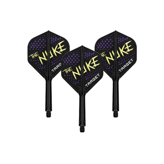 Standardní letový systém Target K-Flex Luke Littler Black No2 Auf dem Bild sind drei schwarze Dartflights mit dem Schriftzug „The Nuke“ in gelber Farbe zu sehen. Die Flights haben außerdem violette Punkte und den Markennamen „Target“ in weiß.