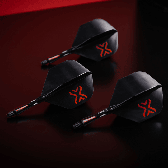 Das Bild zeigt das Winmau Fusion Blade X No2 Standard Flight-Shaft-System in Schwarz. Es handelt sich um ein Zubehörteil für Dartspiele.