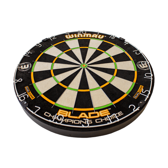3023_Winmau_Champions_Choice_DualCore_Dartboard_2cXfejLAkxmfDA Winmau Champions Choice DualCore Dartboard präsentiert sich scharf umrissen. Die Spielfläche zeigt eine farbige Einteilung.