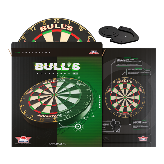 Das Bild zeigt das Produkt "Bulls NL Advantage 701 Steeldartboard" in seiner Verpackung. Neben der Verpackung sind auch das Dartboard und das mitgelieferte Zubehör abgebildet.