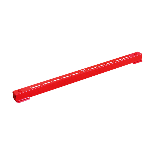 Das Bild zeigt das Produkt "Bulls Oky Metall Oche". Es ist eine rote Metallleiste mit weißen Markierungen, die beim Dartspielen als Abwurflinie dient.