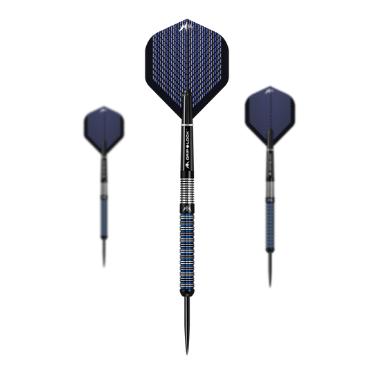 Ocelové šipky Mission Nightfall Model 1 Das Bild zeigt drei Steeldarts des Modells "Mission Nightfall Model 1". Die Darts haben blaue Flügel und einen geriffelten, silber-blauen Schaft.