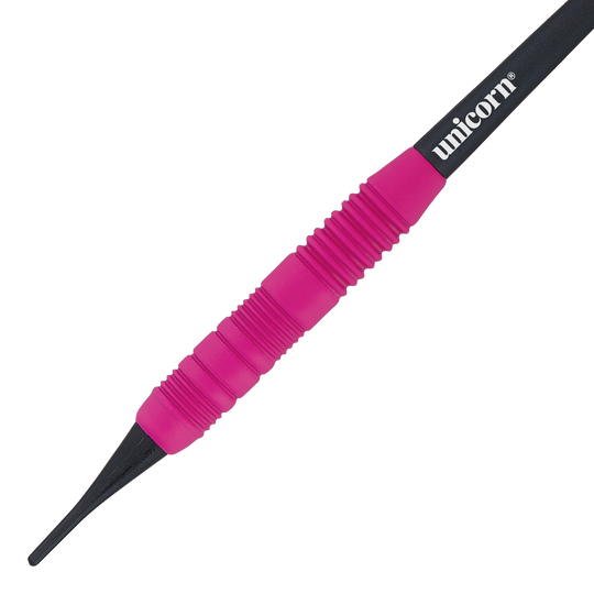 Šipky Unicorn Core Plus pogumované růžové - 19g Das Bild zeigt einen Unicorn Core Plus Rubberised Pink Softdart mit einem Gewicht von 19g. Der Dart hat einen pinken, gummierten Griff und eine schwarze Spitze.