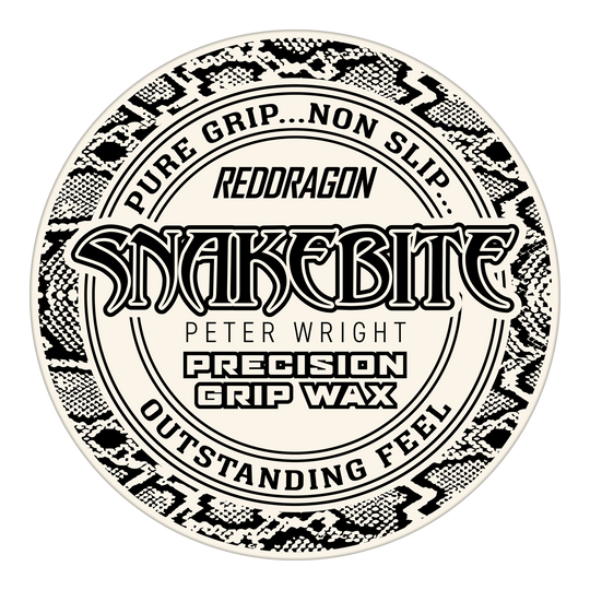 Das Bild zeigt das Produkt "Red Dragon Peter Wright Snakebite Precision Grip Wax". Auf der Verpackung steht, dass es für einen sicheren Halt und ein herausragendes Griffgefühl sorgt.