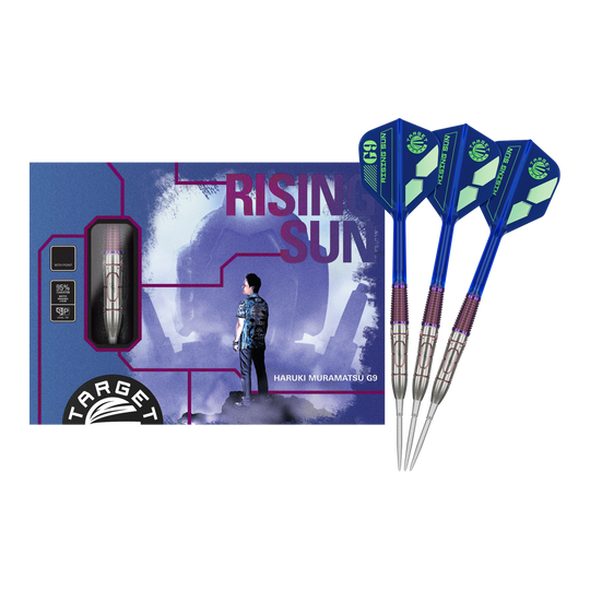 Das Bild zeigt das Produkt „Target Japan Haruki Muramatsu Rising Sun GEN9 Steeldarts - 23g“. Auf der Verpackung ist eine Person abgebildet, daneben sind drei blaue Steeldarts zu sehen.