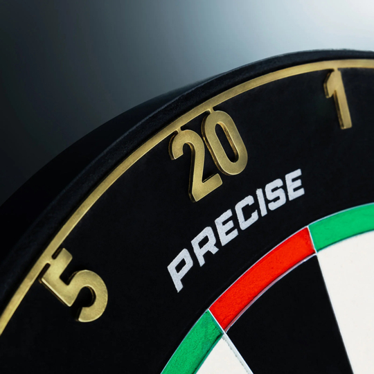 Precise 180 Endorphine Steel Dartboard s číslovaným kroužkem - zlatý Das Precise 180 Endorphine Steeldartboard mit Nummernring in Gold ist abgebildet. Die Dartscheibe verfügt über einen goldenen Zahlenring.
