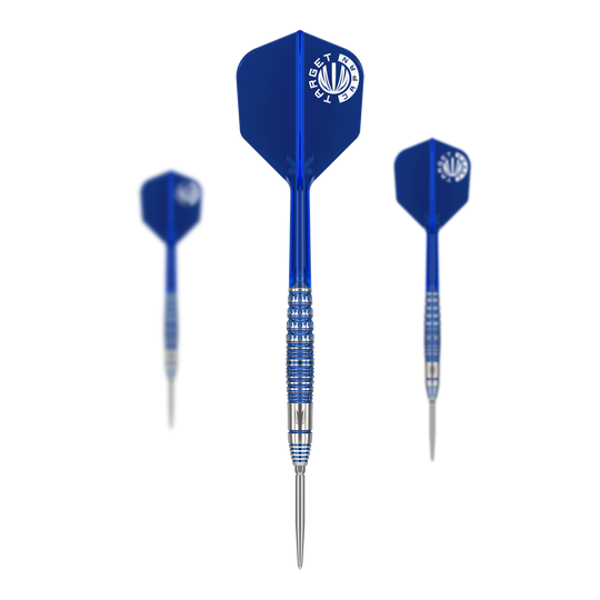 Ocelové šipky Target Japan Toru Suzuki Sereno GEN1 Swiss Point - 21g Das Bild zeigt drei Steeldarts mit blauen Flügeln und silber-blauen Schäften. Es handelt sich um das Produkt "Target Japan Toru Suzuki Sereno GEN1 Swiss Point Steeldarts - 21g".