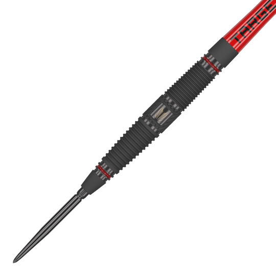 Ocelové šipky Target Scope 04 Swiss Point Das Bild zeigt einen Target Scope 04 Swiss Point Steeldart. Der Dart hat ein schwarzes, geriffeltes Griffstück mit roten Akzenten und einer silbernen Spitze.
