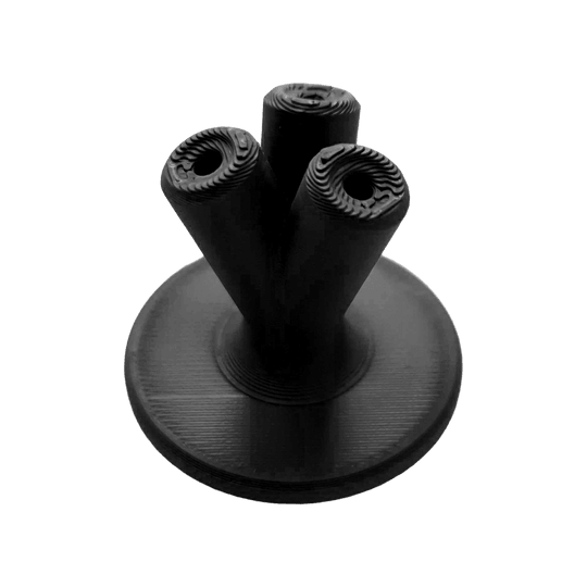 Kompaktní držák šipek NYT Studio Hier ist ein kompakter Dart-Halter in Schwarz abgebildet. Das Produkt ist unter dem Namen NYTStudio Compact Darts Halter bekannt.
