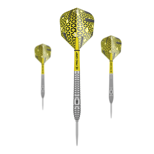 Ocelové šipky Target Bolide 03 Swiss Point Das Bild zeigt drei Target Bolide 03 Swiss Point Steeldarts mit gelb-schwarzen Flights und silbernen Barrels. Die Darts haben einen "Pro Grip"-Schaft und eine metallene Spitze.