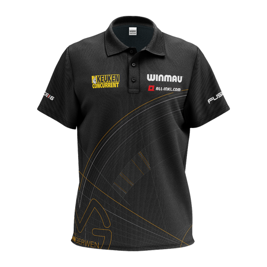 Das Bild zeigt ein schwarzes Polo-Dartshirt mit verschiedenen Logos und Sponsorenaufdrucken. Das Shirt ist das "Winmau Limited Edition Tour Polo Dartshirt".