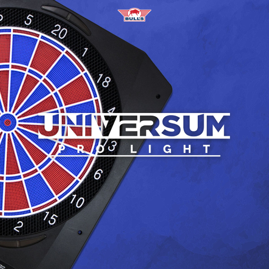 Elektronický terč Bulls NL Universum Pro Light - modročervený Das Bild zeigt das Bulls NL Universum Pro Light Elektronisches Dartboard in Blau und Rot. Es ist ein elektronisches Dartboard für Freizeit- und Profispieler.